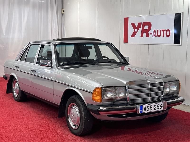 Käytetty Mercedes 200 1983 Sedan
