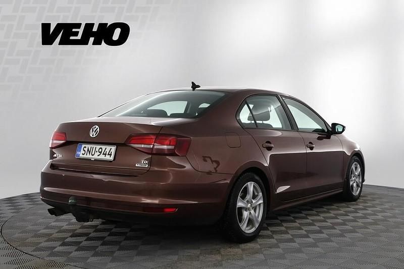 Käytetty VW Jetta Allstar 110 HP (80 kW) 2017 Ruskea Sedan