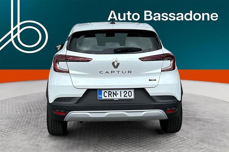 Käytetty Renault Captur Equilibre 143 HP (105 kW) 2024 Katumaasturi