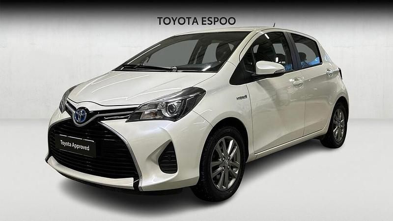 Käytetty Toyota Yaris Hybrid Active 73 HP (53 kW) 2015 Viistoperä