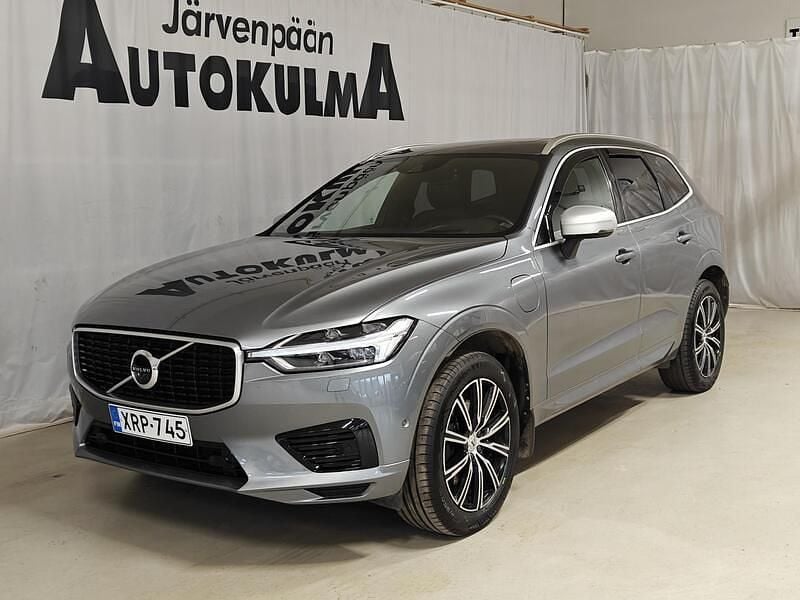 Harmaa Käytetty 2018 Volvo XC60 R-Design Katumaasturi | 23 980 € (Hyvä tarjous) - Kuva 1/4