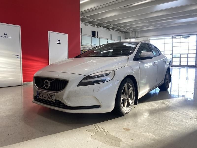 Käytetty 2016 Volvo V40 Business Edition Viistoperä | 10 990 € (Perustarjous) - Kuva 1/4