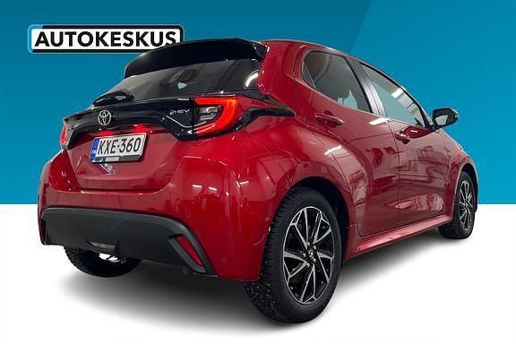 Käytetty Toyota Yaris Plus 114 HP (83 kW) 2025 Punainen Viistoperä
