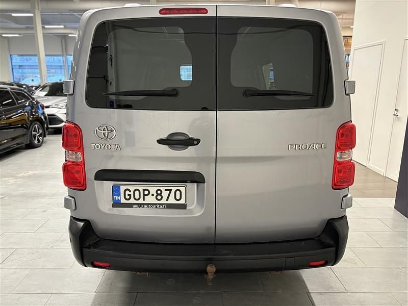 Käytetty Toyota Proace 177 HP (130 kW) 2021 Hopea Tila-auto