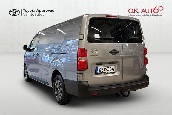 Käytetty Toyota Proace Edition 104 kW (142 HP) 2023 Silver metalli kca / Tila-auto