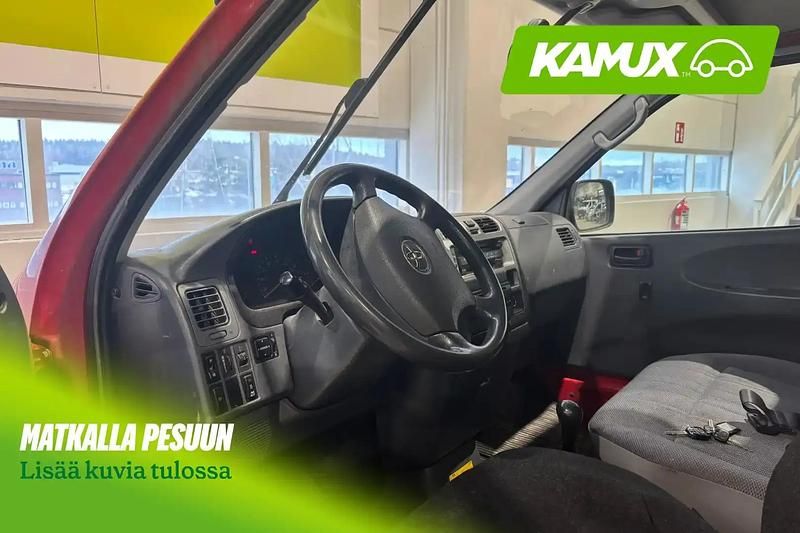 Käytetty Toyota HiAce 95 HP (69 kW) 2008 Punainen Van