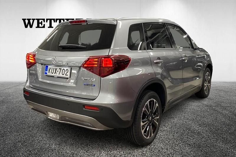 Käytetty Suzuki Vitara GLX 102 HP (75 kW) 2023 Harmaa Katumaasturi