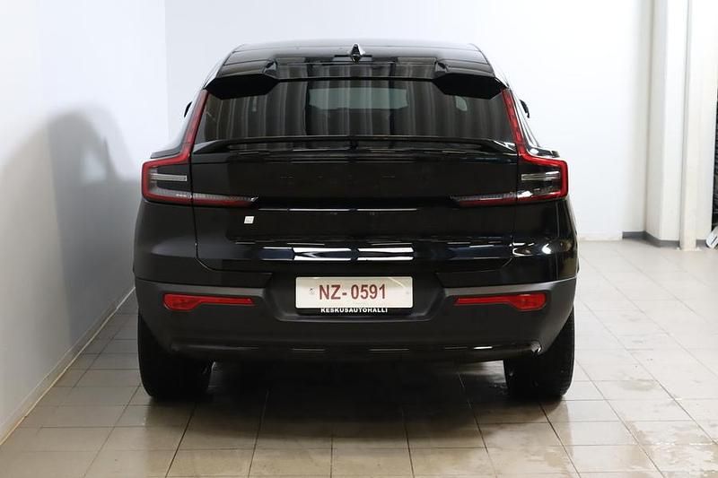 Käytetty Volvo EC40 Performance 325 kW (442 HP) 2025 Musta Katumaasturi