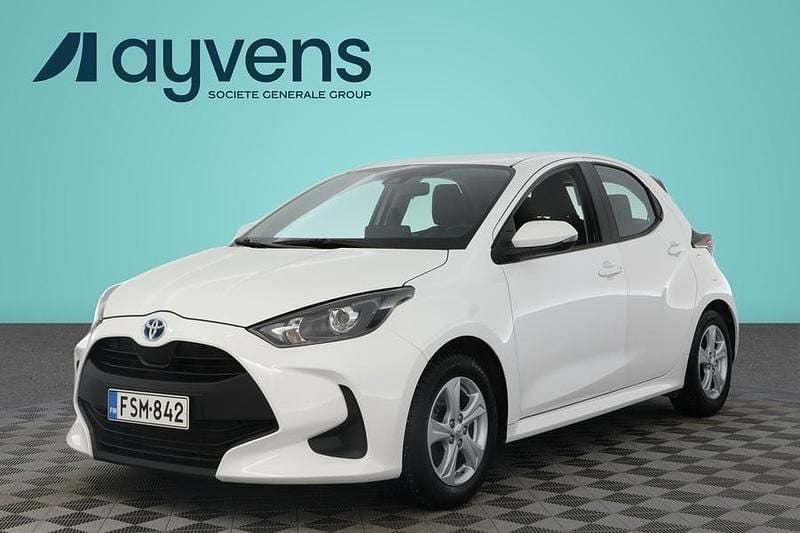 Käytetty Toyota Yaris Hybrid Active 116 HP (85 kW) 2023 Valkoinen Viistoperä