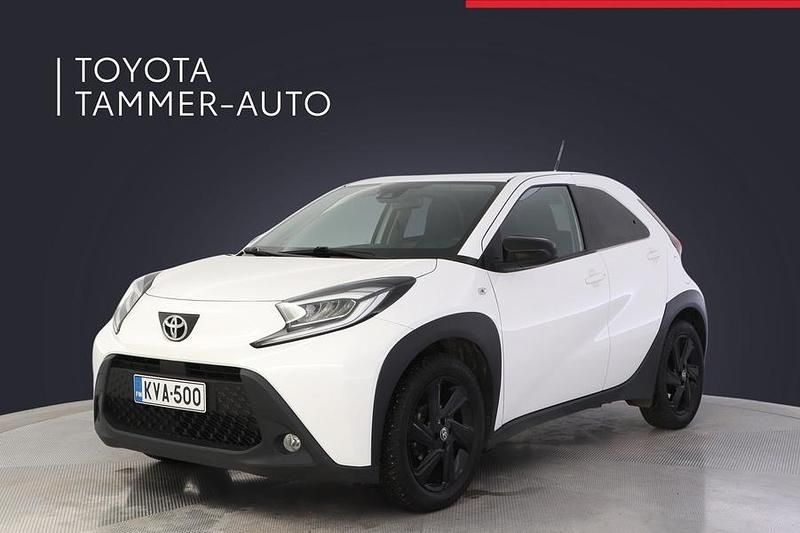 040 Käytetty 2022 Toyota Aygo X Multidrive S Katumaasturi | 13 980 € (Perustarjous) - Kuva 1/3