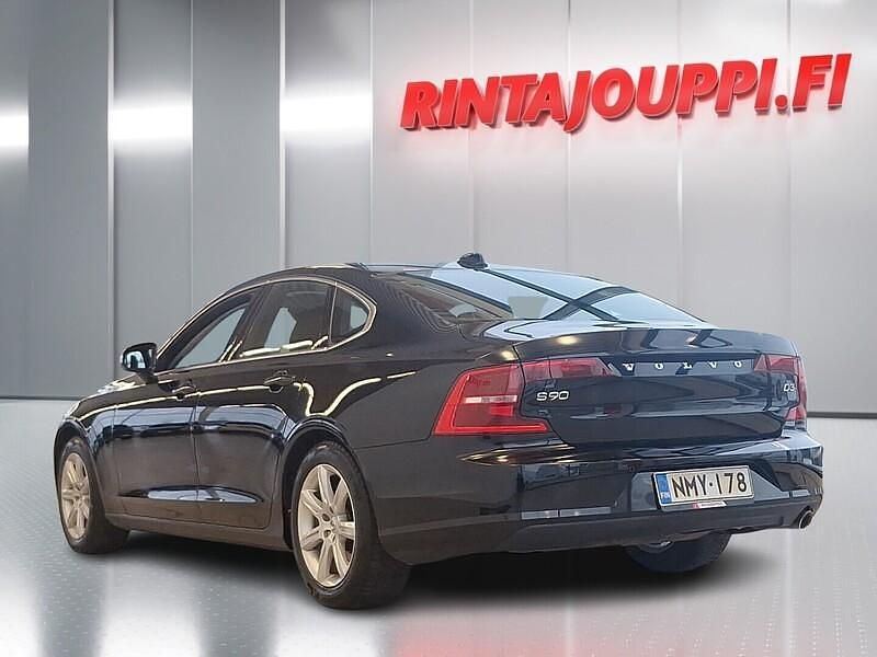 Käytetty Volvo S90 Momentum 150 HP (110 kW) 2018 Musta Sedan