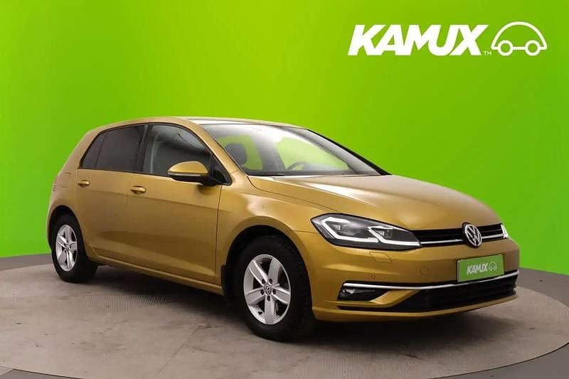 Käytetty VW Golf VII Highline 116 HP (85 kW) 2019 Keltainen / beige Sedan