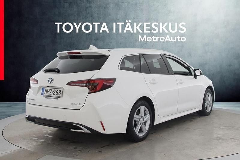 Käytetty Toyota Corolla Edition 140 HP (102 kW) 2023 Valkoinen Farmari