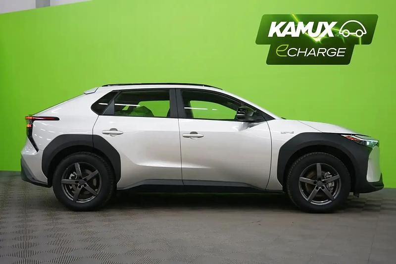 Käytetty Toyota bZ4X Active 2023 Hopea / harmaa Katumaasturi