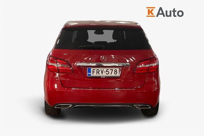 Käytetty Mercedes B200 Business 177 HP (130 kW) 2018 Punainen Tila-auto