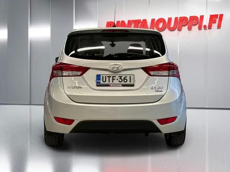 Käytetty Hyundai ix20 Premium 90 HP (66 kW) 2011 Hopea Viistoperä