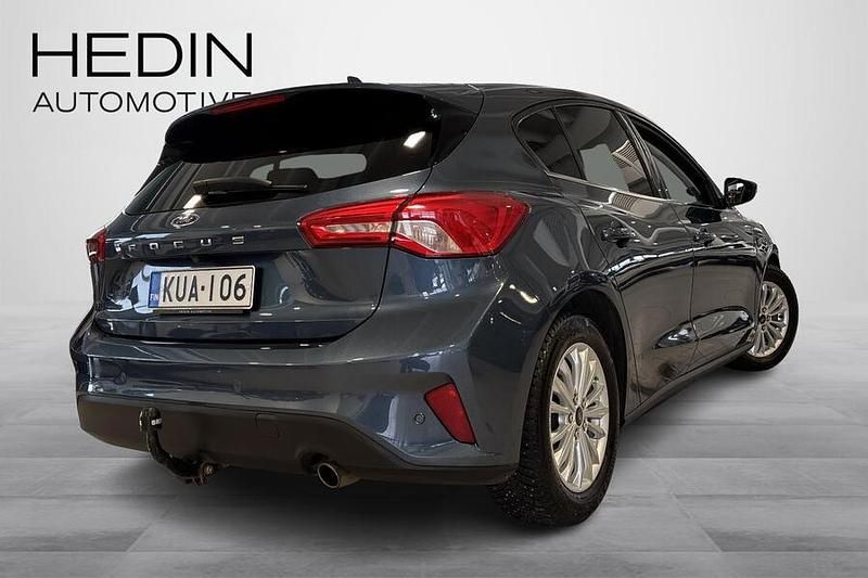 Käytetty Ford Focus Titanium 125 HP (91 kW) 2021 Sininen Viistoperä
