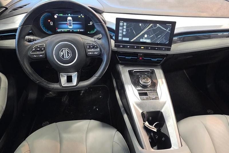 Käytetty MG MG5 EV Luxury 114 kW (156 HP) 2022 Punainen Farmari