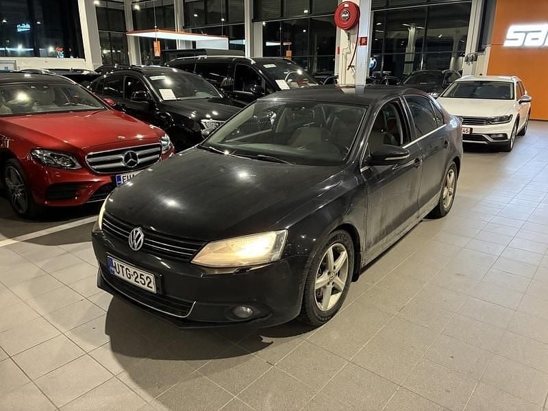 Käytetty 2013 VW Jetta Highline Sedan | 5 900 € (Perustarjous) - Kuva 1/4