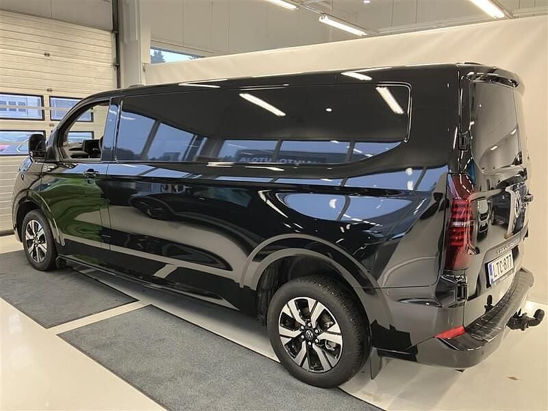 Käytetty VW Transporter 170 HP (125 kW) 2025 Musta Van