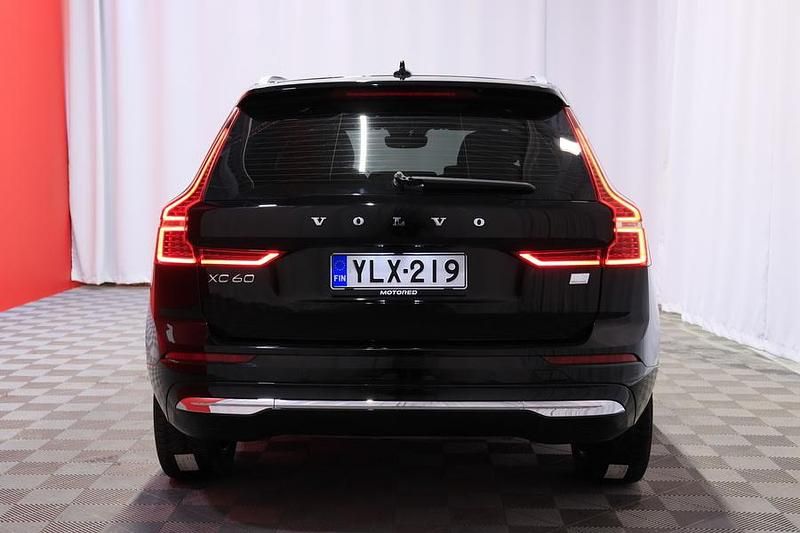 Käytetty Volvo XC60 Plus 350 HP (257 kW) 2023 Katumaasturi