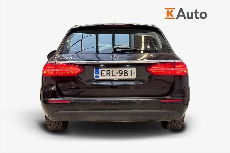 Käytetty Mercedes E220 Business 194 HP (142 kW) 2018 Musta Farmari