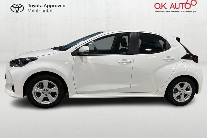 Käytetty Toyota Yaris Hybrid Active 116 HP (85 kW) 2023 Valkoinen Viistoperä