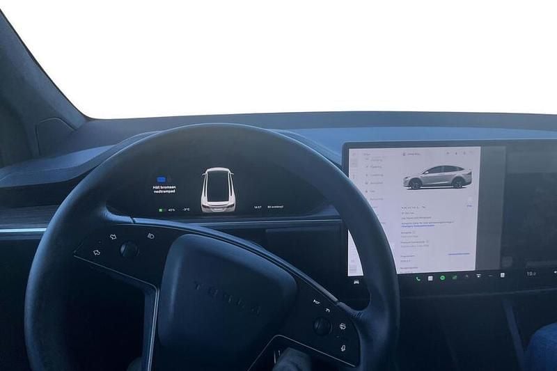 Käytetty Tesla Model X 386 kW (525 HP) 2023 Katumaasturi