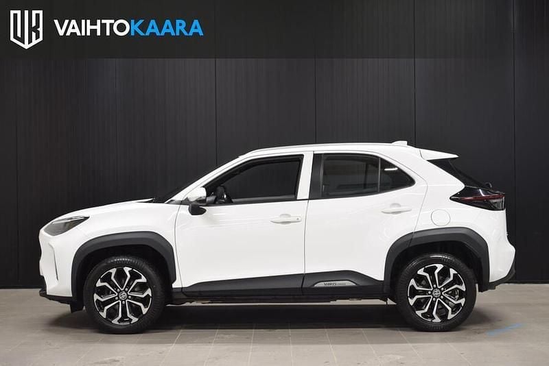 Käytetty Toyota Yaris Cross Active 116 HP (85 kW) 2022 Katumaasturi