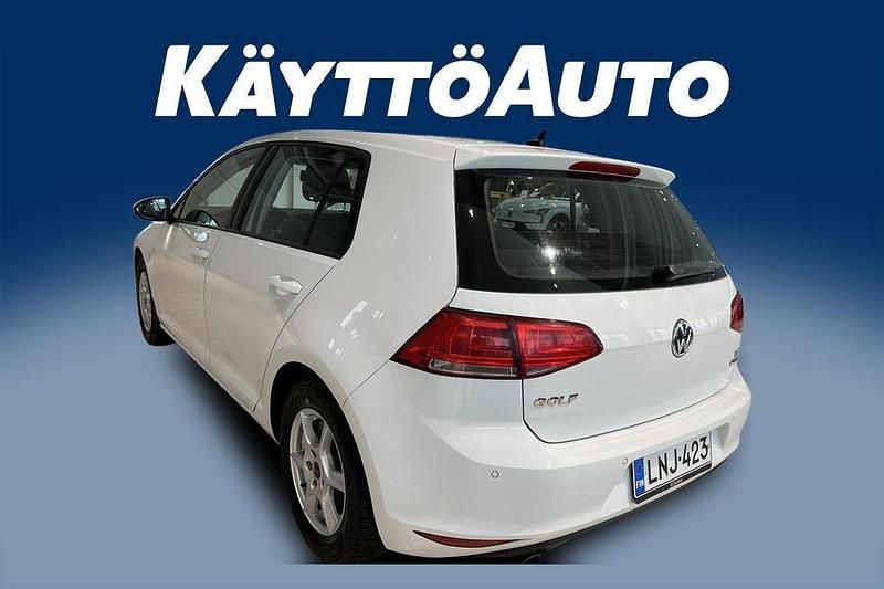 Käytetty VW Golf VII Comfortline 110 HP (80 kW) 2016 Met. valkoinen Viistoperä