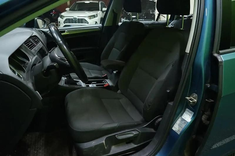 Käytetty VW Golf VII Comfortline 105 HP (77 kW) 2014 Sininen Farmari