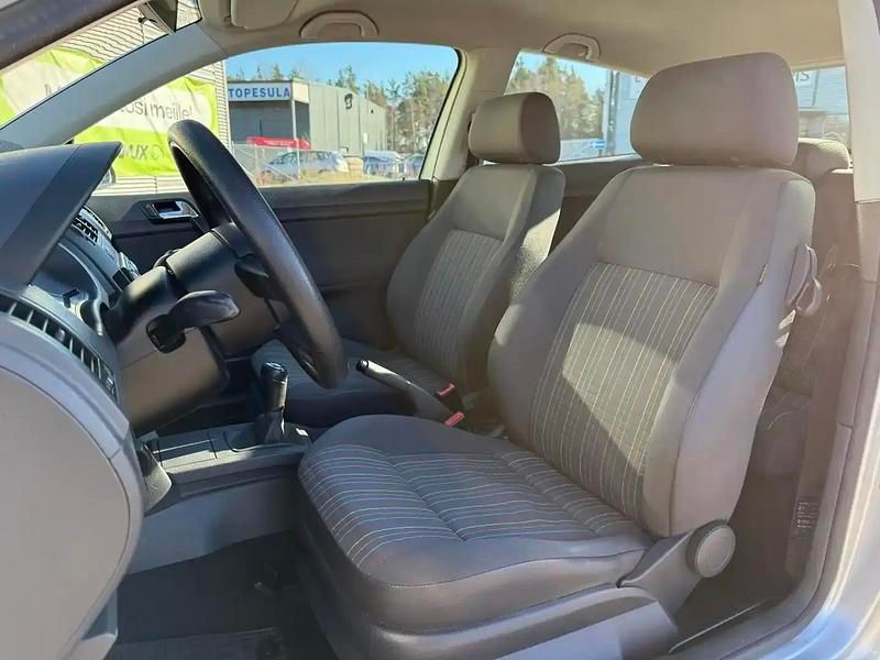 Käytetty VW Polo 75 HP (55 kW) 2005 Hopea / harmaa Viistoperä