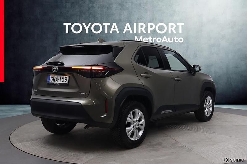 Käytetty Toyota Yaris Cross 116 HP (85 kW) 2024 Ruskea (beige) Katumaasturi