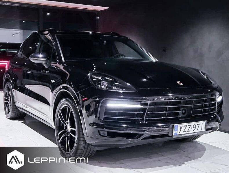 Käytetty Porsche Cayenne Black Edition 340 HP (250 kW) 2018 Katumaasturi