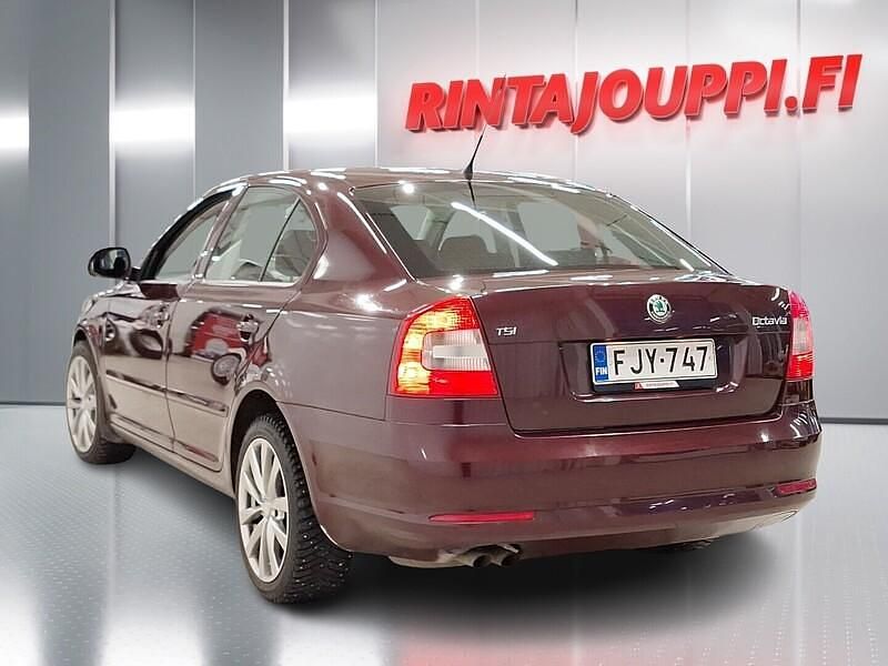 Käytetty Skoda Octavia Elegance 122 HP (89 kW) 2010 Punainen Viistoperä