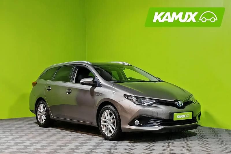 Hopea / harmaa Käytetty 2018 Toyota Auris Hybrid Cool Farmari | 16 500 € (Perustarjous) - Kuva 1/4