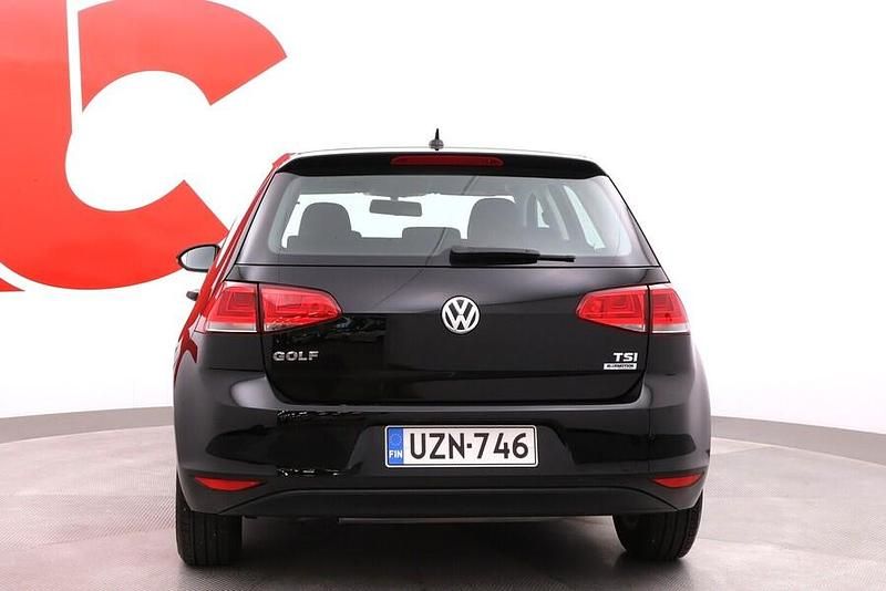Käytetty VW Golf VII 86 HP (63 kW) 2016 Musta Viistoperä