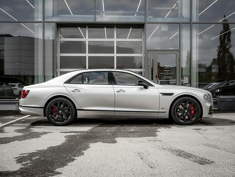 Käytetty Bentley Flying Spur 536 HP (394 kW) 2024 Harmaa Sedan