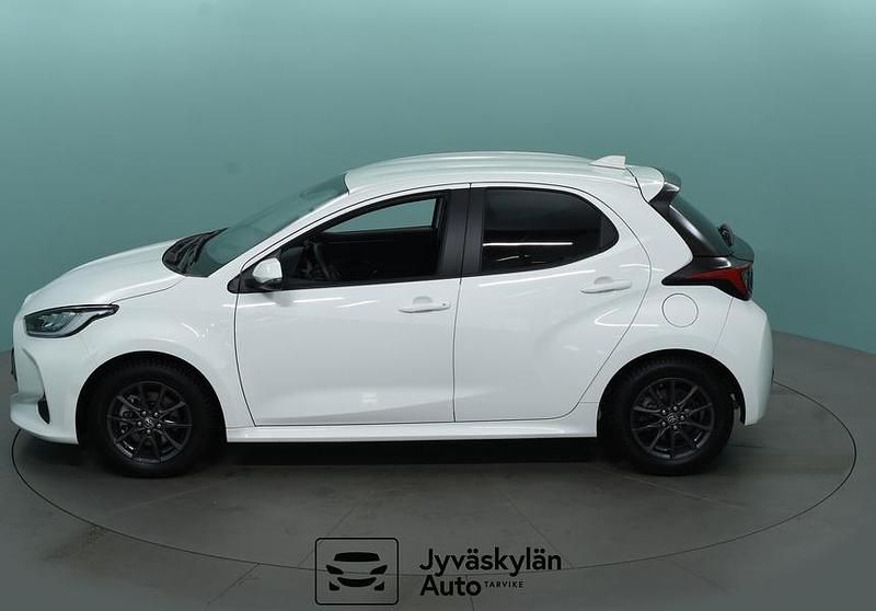 Käytetty Toyota Yaris Hybrid Plus 116 HP (85 kW) 2024 Valkoinen Viistoperä