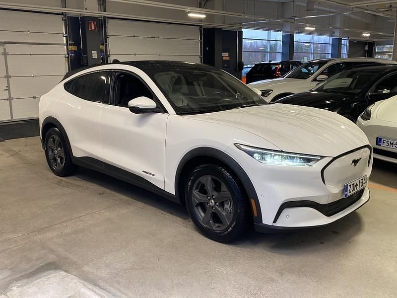 Käytetty 2022 Ford Mustang Mach-E Katumaasturi | 29 890 € (Supertarjous) - Kuva 1/4