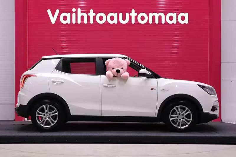 Käytetty Ssangyong (KGM) Tivoli Crystal 116 HP (85 kW) 2016 Katumaasturi