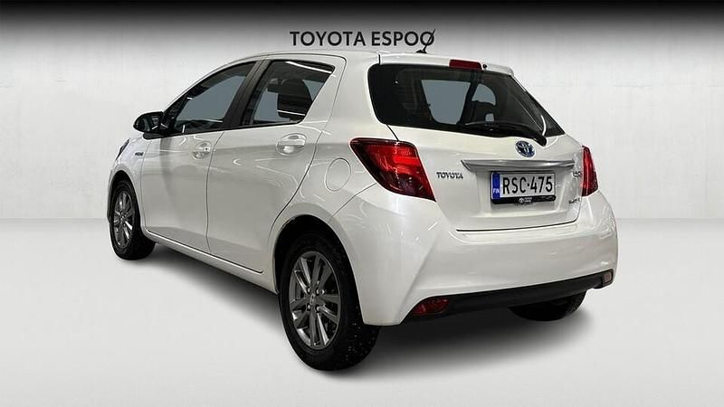 Käytetty Toyota Yaris Hybrid Active 73 HP (53 kW) 2015 Viistoperä