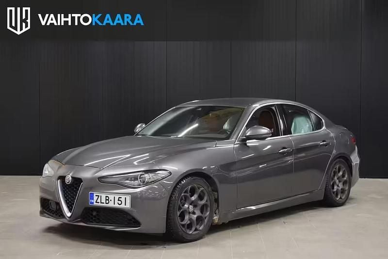 Käytetty Alfa Romeo Giulia Super 180 HP (132 kW) 2016 Sedan