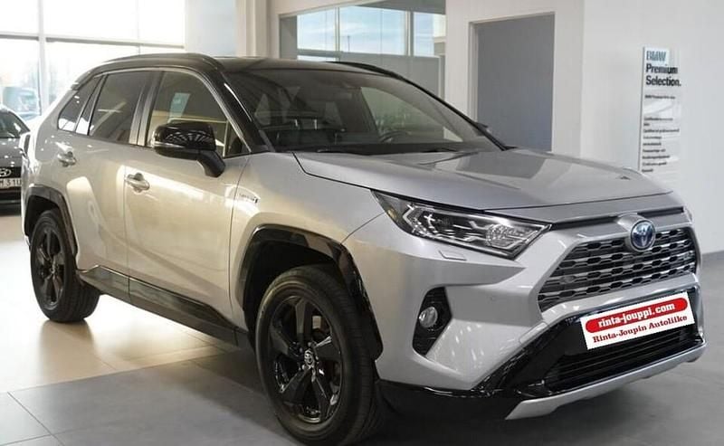 Hopea Käytetty 2019 Toyota RAV4 Hybrid Style Katumaasturi | 29 800 € (Hieman kallis) - Kuva 1/3