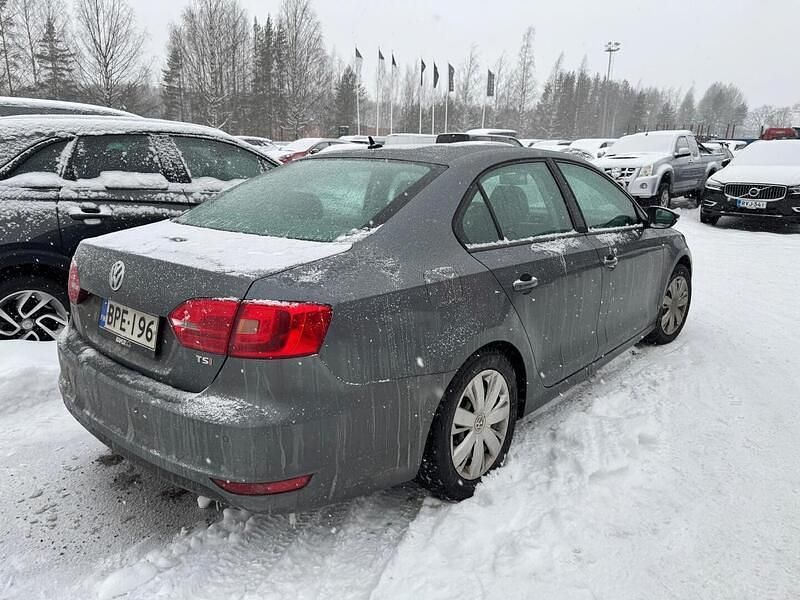 Käytetty VW Jetta Comfortline 122 HP (89 kW) 2012 Sedan