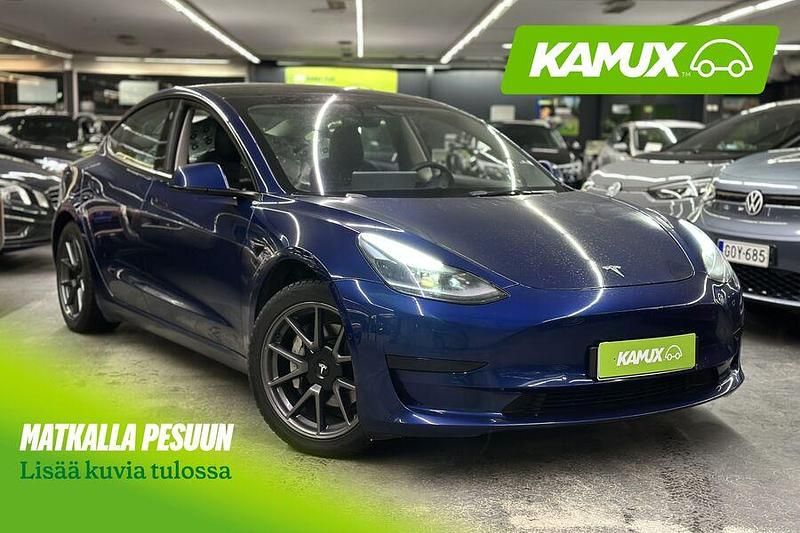 Sininen Käytetty 2021 Tesla Model 3 Standard Range Plus Sedan | 24 370 € (Perustarjous) - Kuva 1/4