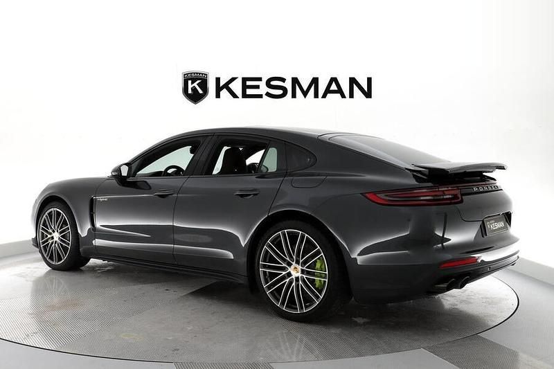 Käytetty Porsche Panamera Sport 330 HP (242 kW) 2018 Viistoperä