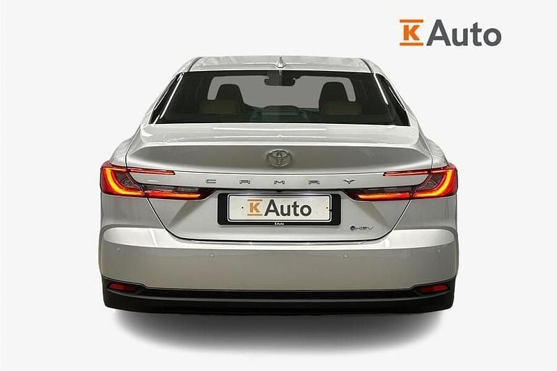 Käytetty Toyota Camry Executive 178 HP (130 kW) 2025 Harmaa Sedan