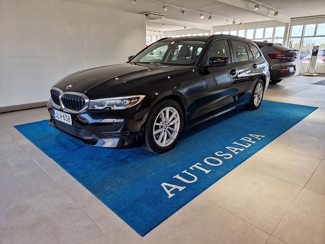 Musta Käytetty 2020 BMW 320 Comfort Edition Farmari | 23 800 € (Perustarjous) - Kuva 1/4