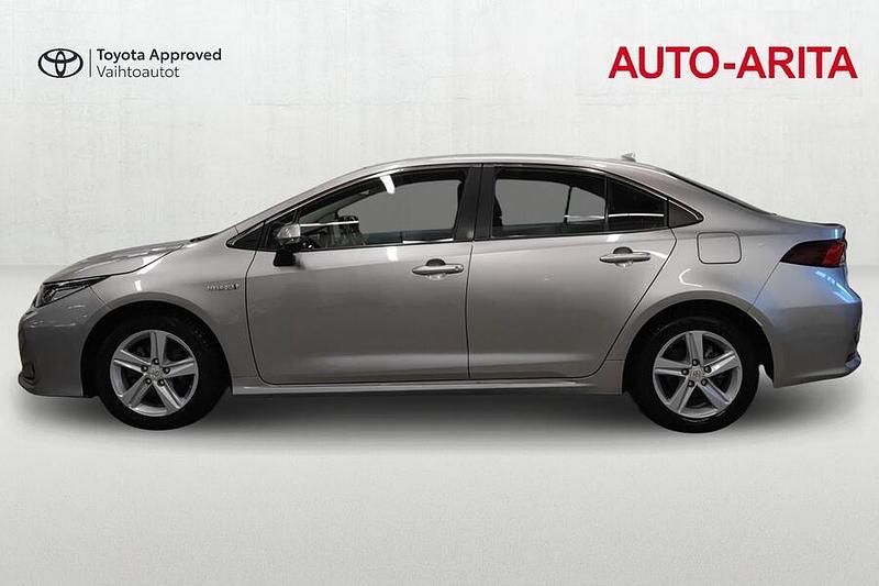Käytetty Toyota Corolla Active 122 HP (89 kW) 2020 Hopea Sedan